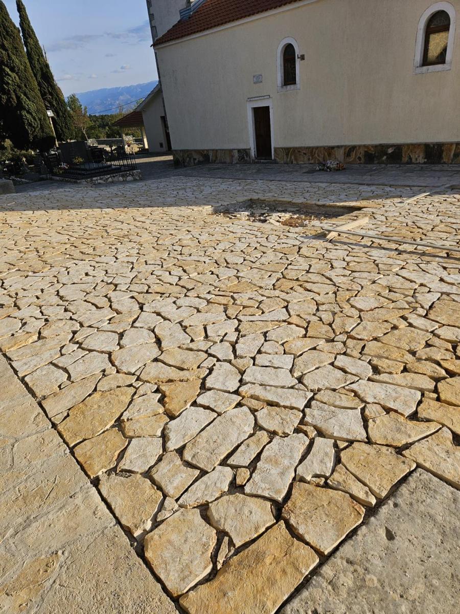 LOMLJENA PLOČA